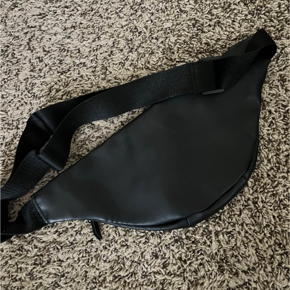 Essentials Belt Bag - Picture 3 of 3